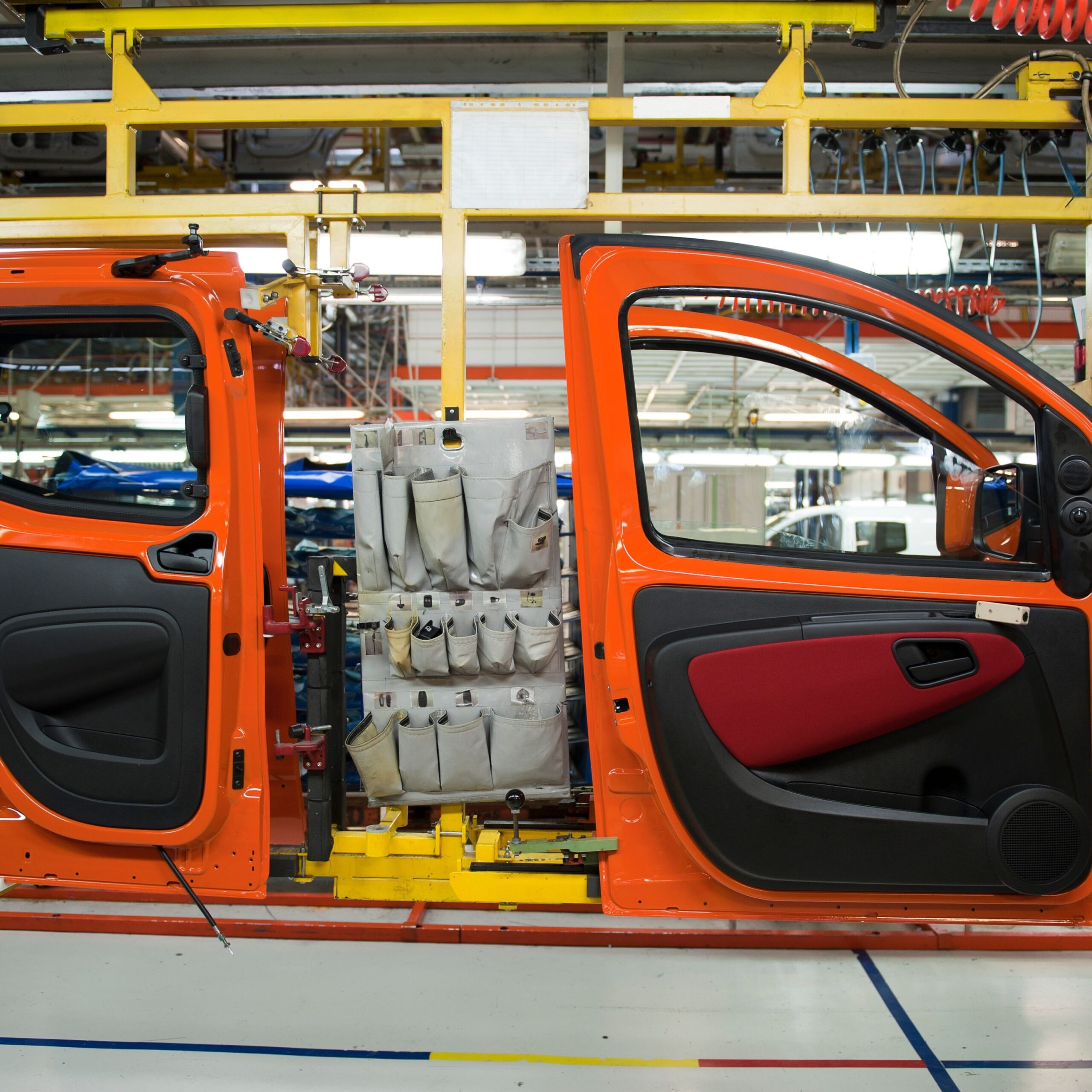 Otomotiv Sektöründe Teknik Yüzey Kaplamaların Yükselen Rolü: Sessiz, Güvenli ve Verimli Araçlar