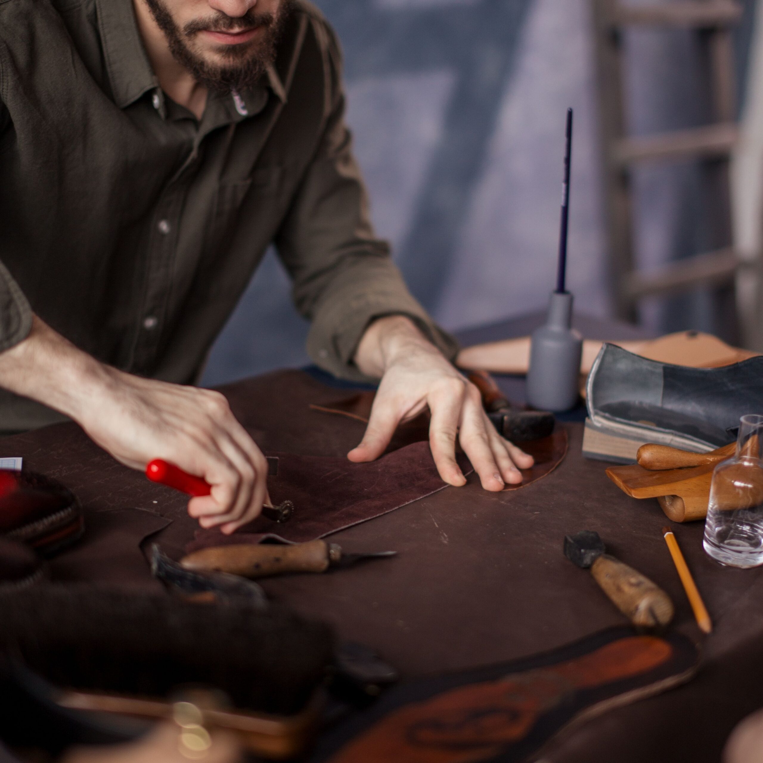 Ayakkabı üretiminin gizli kahramanları: Kampre Bezleri, Takviye Telaları ve Kendinden Yapışkanlı Malzemeler